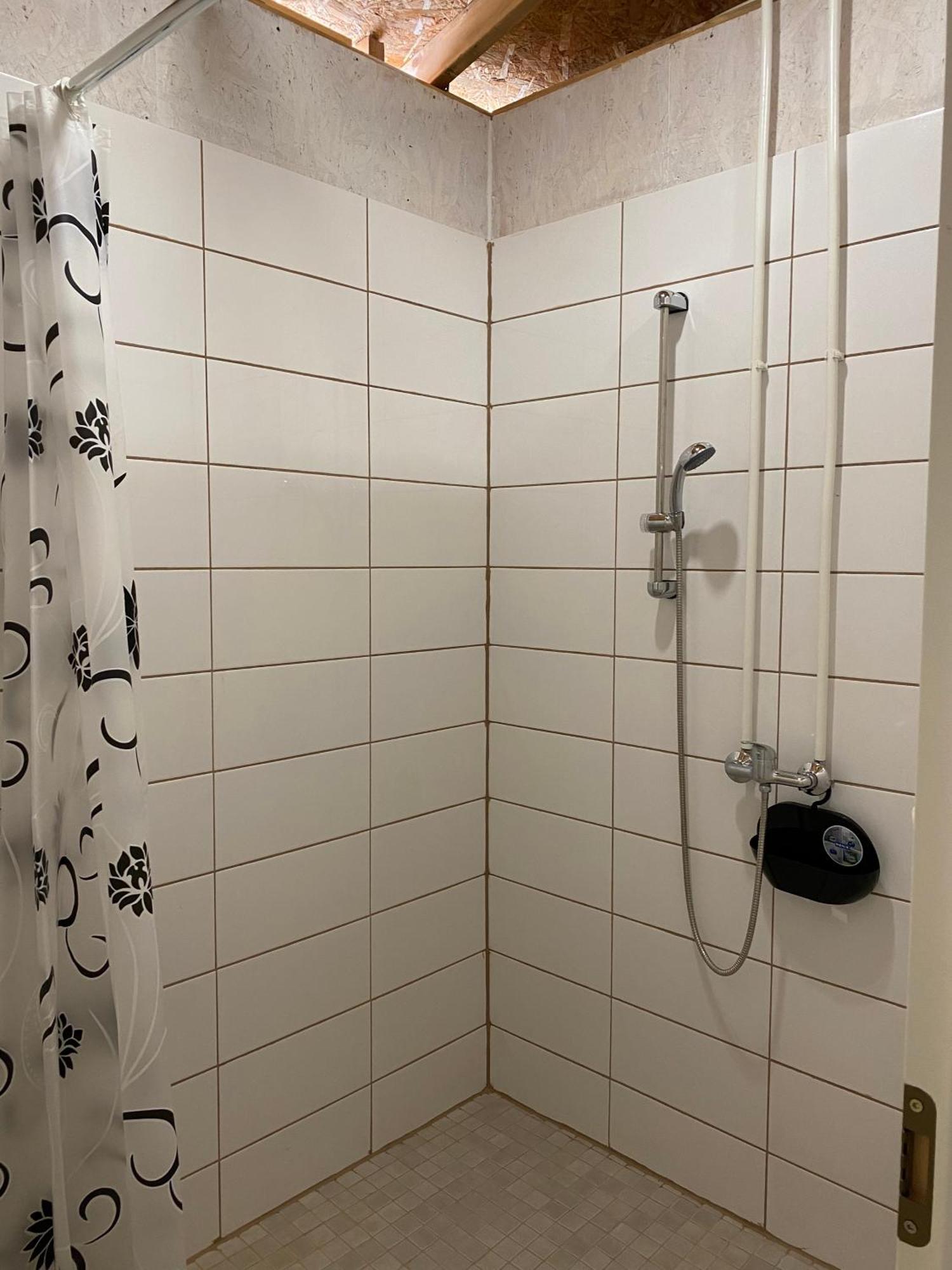 Marika Puhkekuela - Metsanurga Oeoemaja "Shared Bathroom" Nova エクステリア 写真